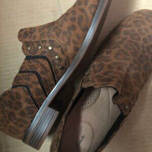 Clark's cheetah print slip on loafers women's size 8